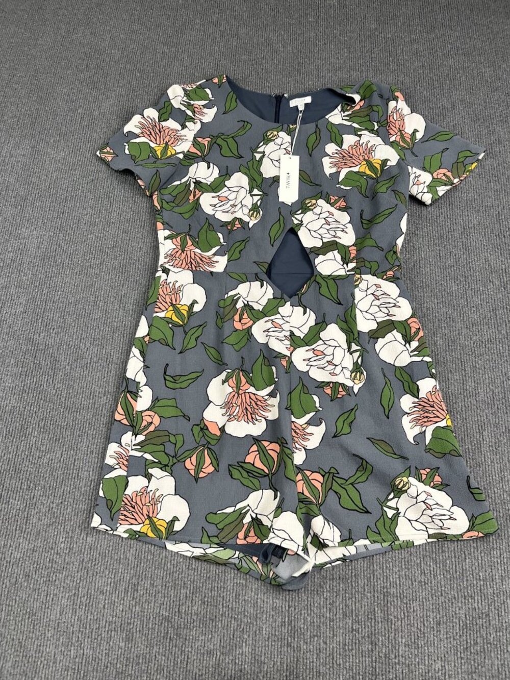 Tavik Womens Gray Floral Cutout Short Sleeve Back Zip Romper Medium NWT